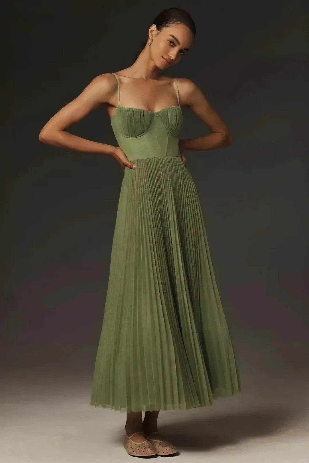 AMBER | VESTIDO DE TUL PLISADO CON DRAPEADO ASIMÉTRICO